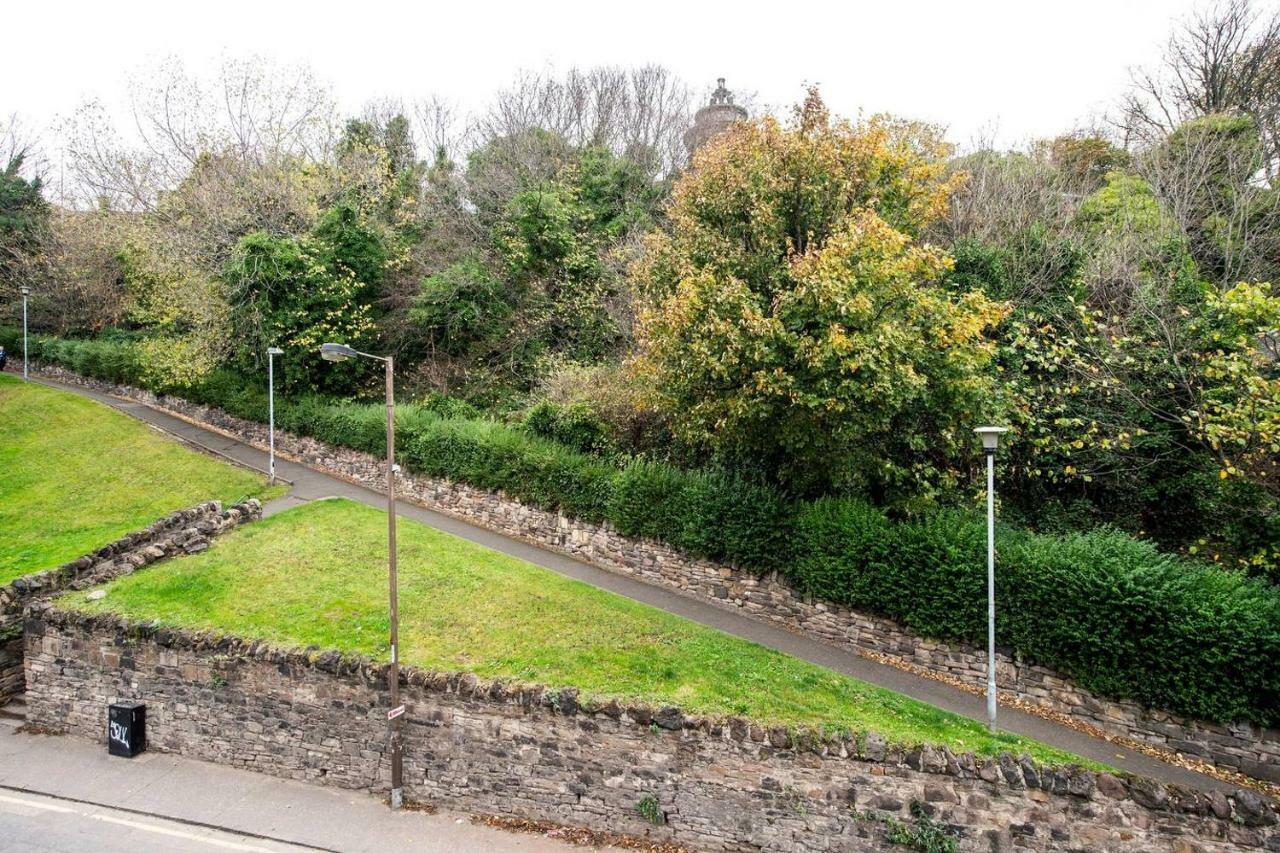 Altido Ultra Stylish Calton Road Apt W/ Parking Apartment Edinburgh Bagian luar foto